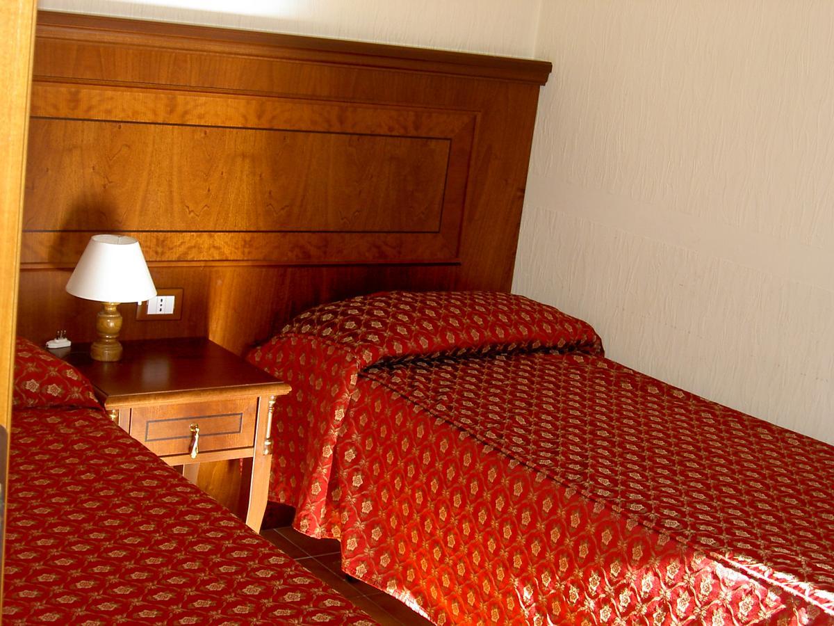 Hotel Cinecitta Rome Buitenkant foto