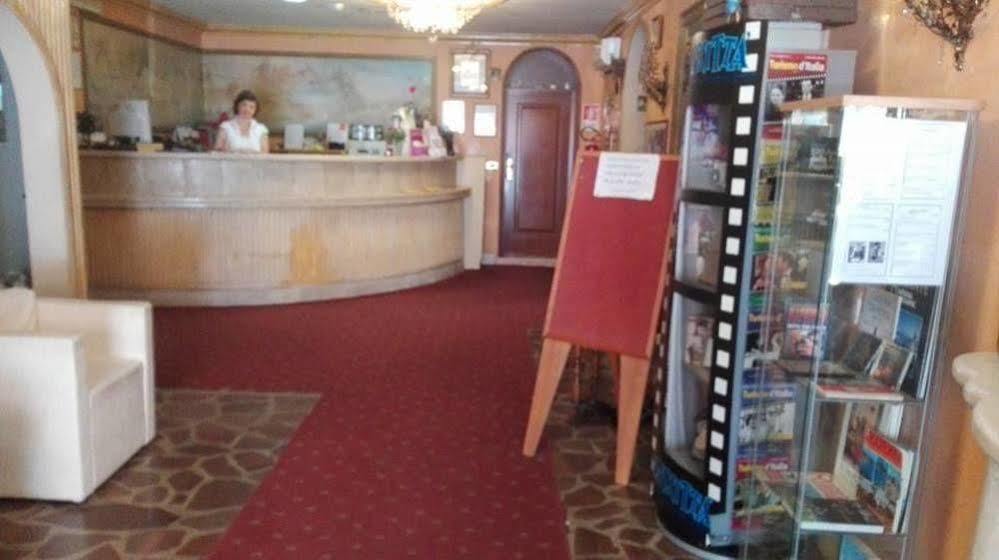Hotel Cinecitta Rome Buitenkant foto