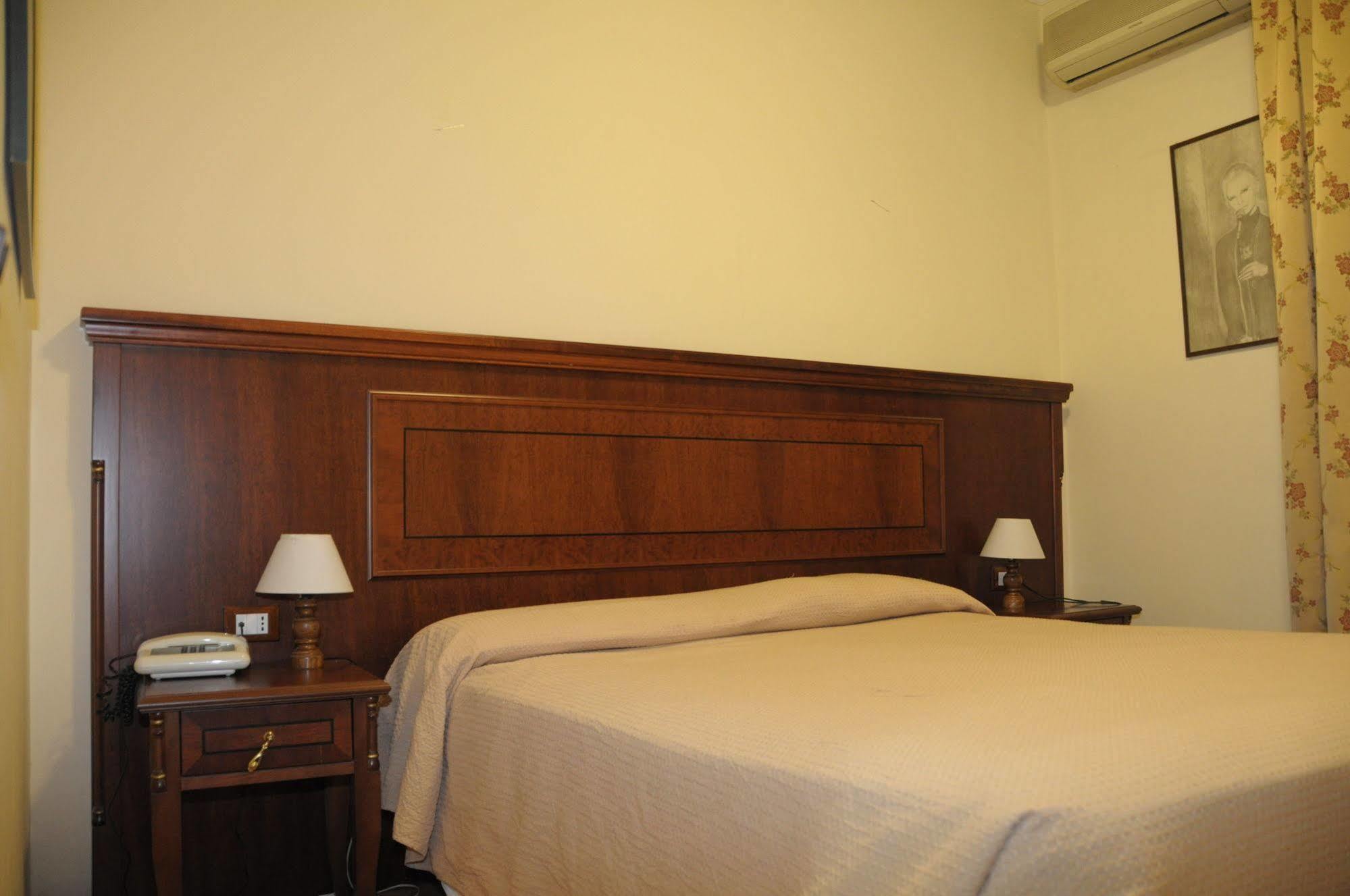 Hotel Cinecitta Rome Buitenkant foto